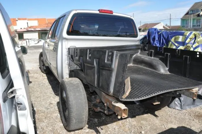 Sucata Frontier 4x4, para retirada de peças