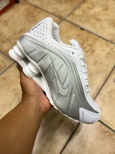Tênis Nike Shox R4