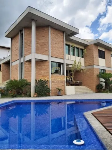 Vendo linda e imponente casa no bairro Mangabeiras, em Sete Lagoas-Mg.