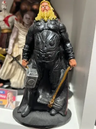 Estatueta em resina thor gordo