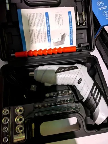Parafusadeira com completo uso doméstico 