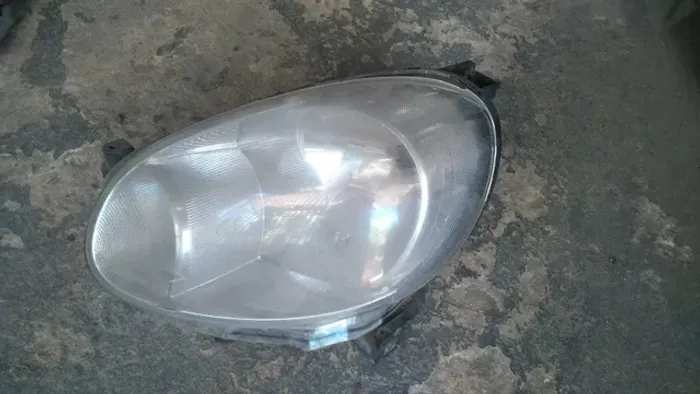 Farol Esquerdo Nissan March 2013 Quebrado Atrás