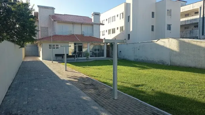 Casa Comercial a APENAS 350m da UNESC possibilidade de fazer kitnets, empresa em Criciúma