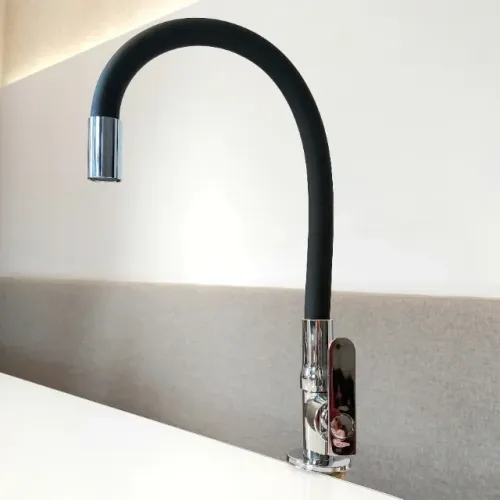 Torneira Cozinha Preta Tubo Flexível Emborrachado | NOVA