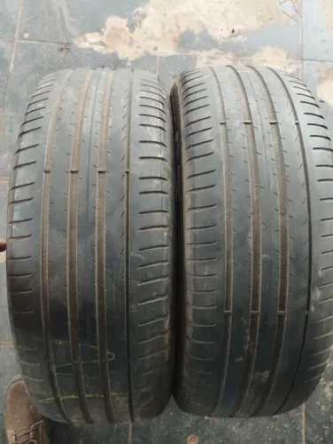 Par de pneus marca Pirelli P7 citurato aro 205/55/17