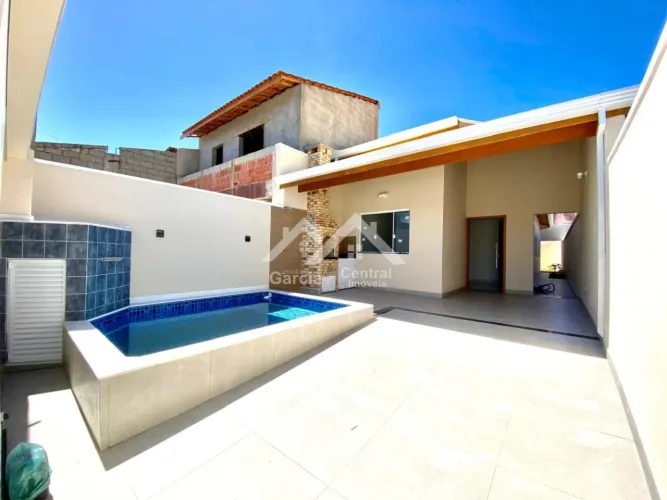 Casa nova com piscina em Peruíbe