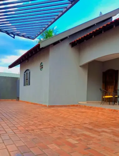 Alugo quarto mobiliado 