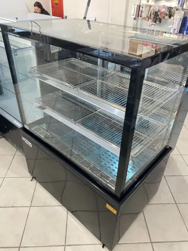 NZ. Vitrines Refrigeradas para Exposição de Alimentos FRILUX 