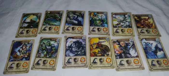 Coleção 12  Cards Dracomania Elma Chips