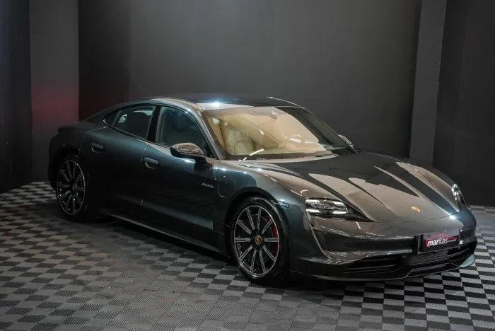 Porsche Taycan 4S (elétrico) 2023
