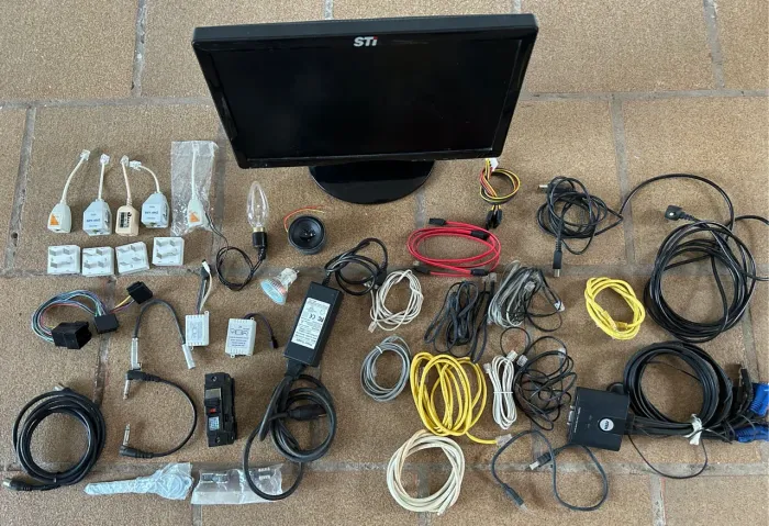 Lote Cabos , Itens informática e Monitor com Defeito
