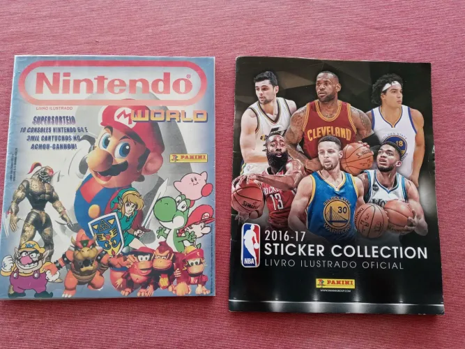 2 albuns de figurinhas incompletos da NBA e Nintendo World