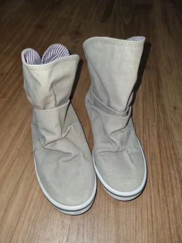 Bota cinza da adidas