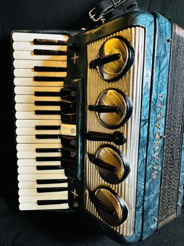 Acordeon sanfona Scandalli 80 baixos