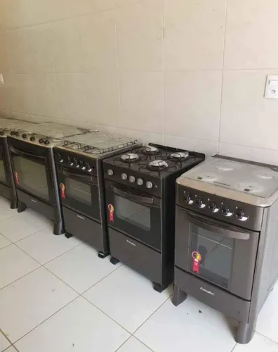 Fogões de 4 e 6 disponíveis , funciona perfeitamente pagamento somente na entregar ok 