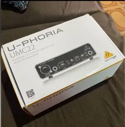 Interface de Áudio Behringer UMC22