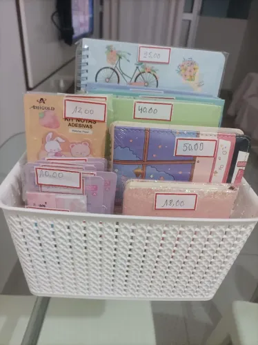 Bloco anotações, cadernos, marca página.