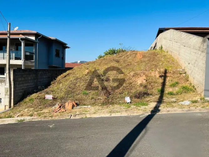Terreno à venda no Jardim Itália com 272m², em Serra Negra - SP