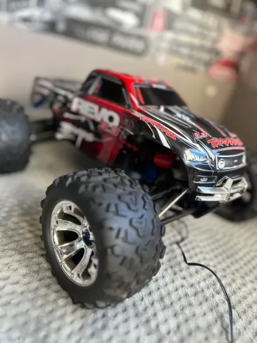 Carro Traxxas 110 Revo 3.3 4wd Monster Nitro RED