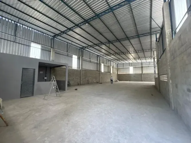 Galpão 750m² c/ Doca e Patio de 1.500m² e Guarita no Distrito II