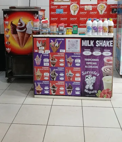 Vendo Máquina de Sorvete soft ja trabalhando no ponto