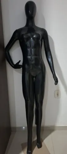 Manequim Feminino Preto Brilhante R$180
