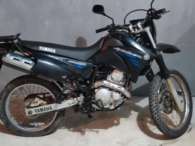 Vendo Lander 2008, único dono, apenas 56.000 km.