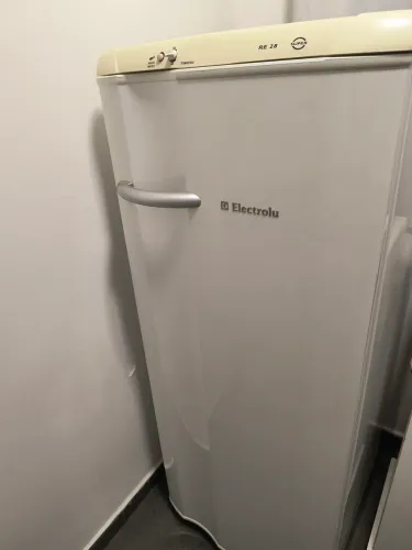 Geladeira Electrolux RE28 - Ótimo Estado