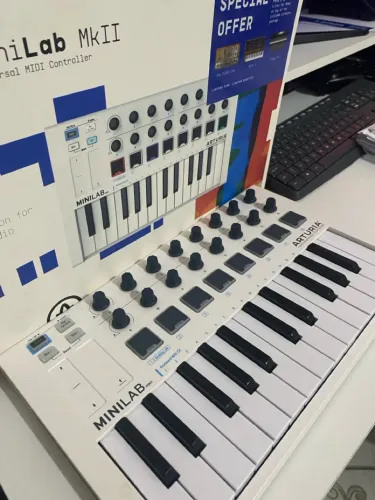 Controlador MIDI USB 25 teclas Arturia Minilab MkII White