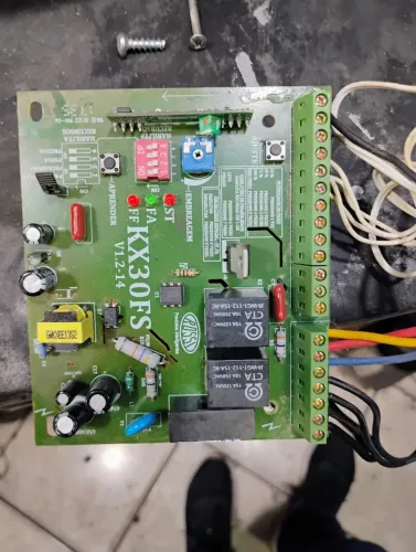 Reparo de placa de motor automatizador de portão