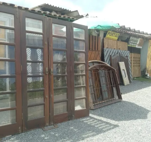 Portas de Madeira com Vidro - Diversos Modelos