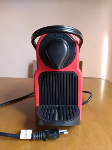 Cafeteira nespresso vermelha