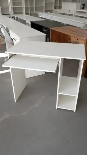 Escrivaninha branca com corrediça para  teclado