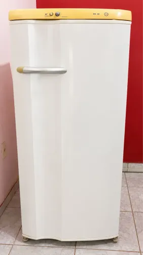 Geladeira Electrolux 240 litros