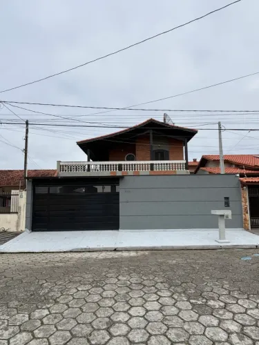 Casa para venda possui 286 metros quadrados com 4 quartos