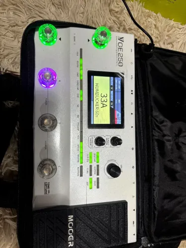 Mooer GE250 Multi-Efeitos e Modelador de Amps (IR + Tone Capture)