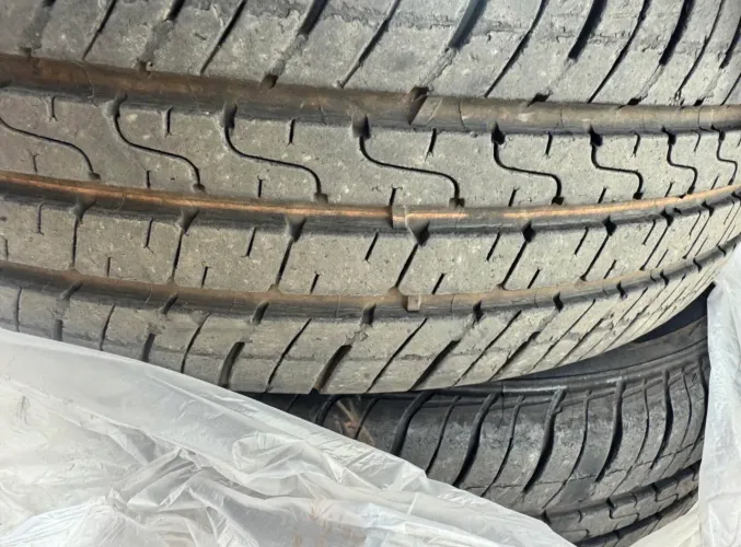 4 rodas com pneus aro 13 original Gol g3