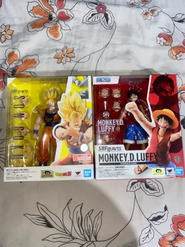 Luffy é Goku Sh figuarts