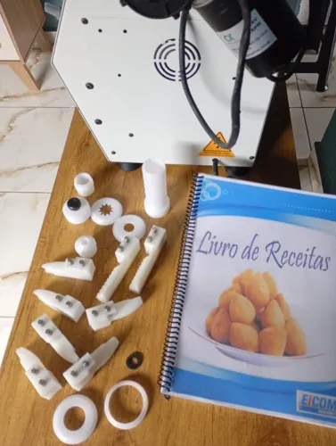 Vende-se maquina de fazer salgados