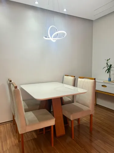 Mesa de Jantar com 4 Cadeiras - Tampo de Vidro 1,20 x 0,90 m
