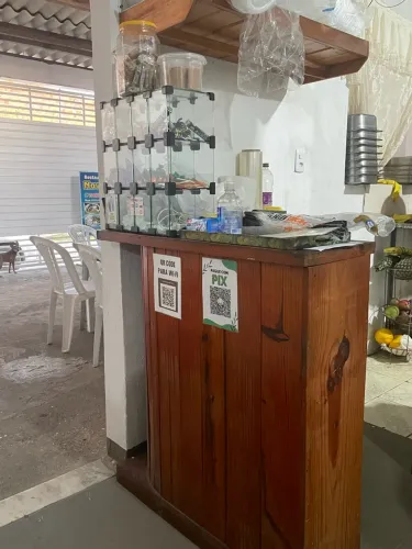 BALCÃO CAIXA DE MADEIRA COM PRATELEIRA
