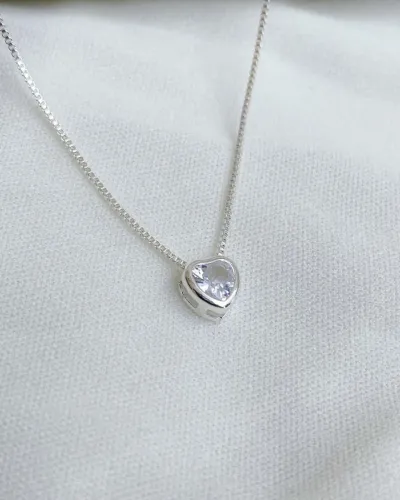 Cordões de prata com pingentes