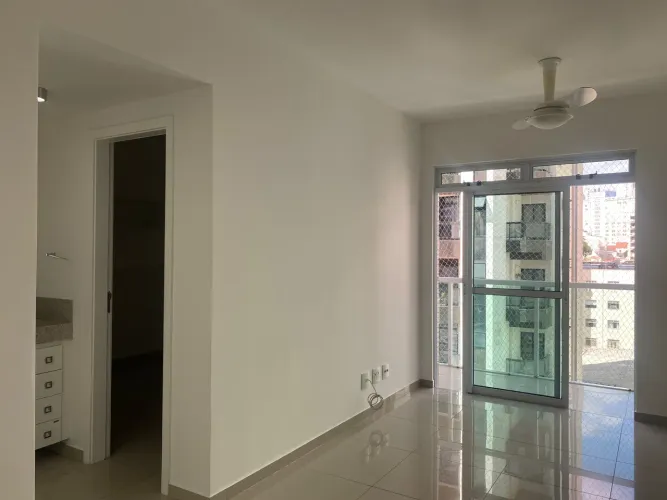 Quarto e sala todo planejado no centro da cidade para locação