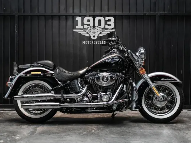 HARLEY-DAVIDSON DELUXE 2015