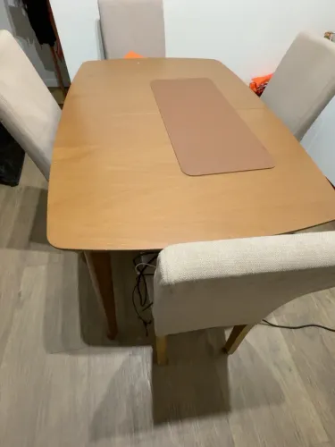 Mesa de Jantar + 4 Cadeiras Estofadas - Ótimo Estado