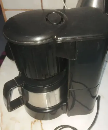 VENDO CAFETEIRA MARCA BLACK  DECKER MAGNIFIC 12 XÍCARAS, EM PERFEITO ESTADO. 120,00 