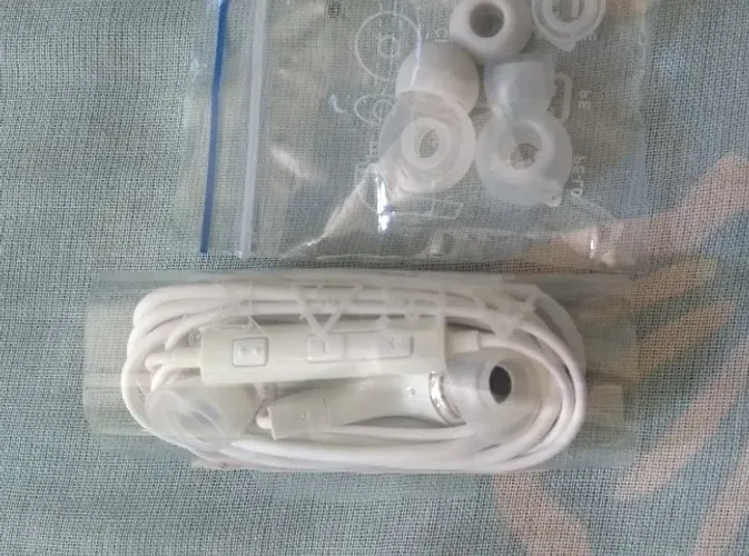 KIT FONES ORIGINAIS NOVOS SAMSUNG COM CONTROLE REMOTO + CABO MICRO USB ORIGINAL