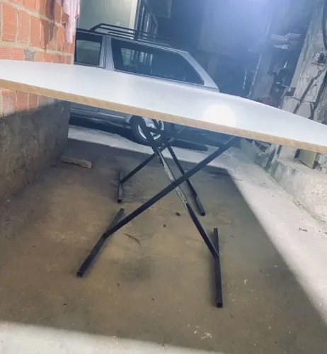 Mesa de cortar tecido - Para confecção de roupas ou artesanatos 