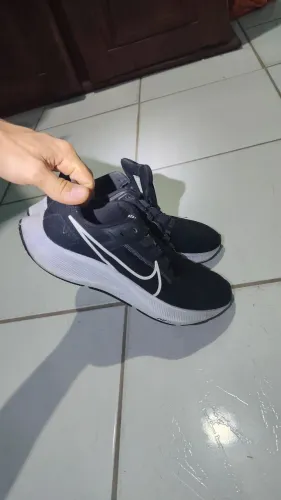 Tênis Nike original semi novo ( Num.38, mas calça 39)