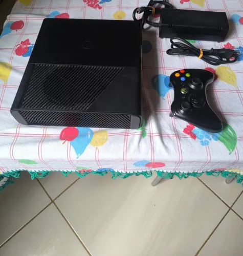 Xbox 360 Super Slim RGH  todo revisado tudo ok 